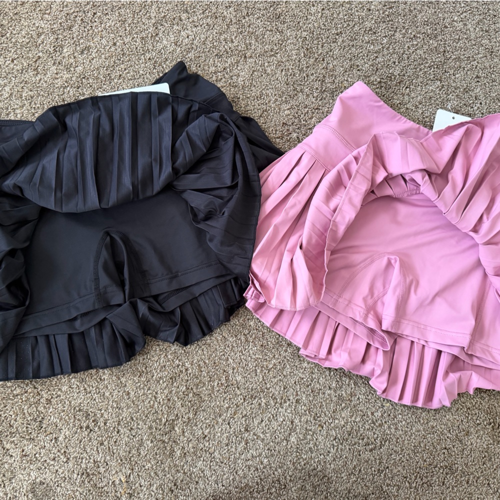 Gold hinge skirts - Picture 2 of 2